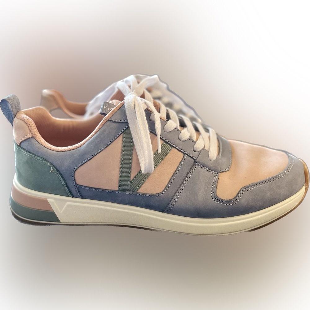 Vionic “Rechelle” women’s sneakers — Size 9